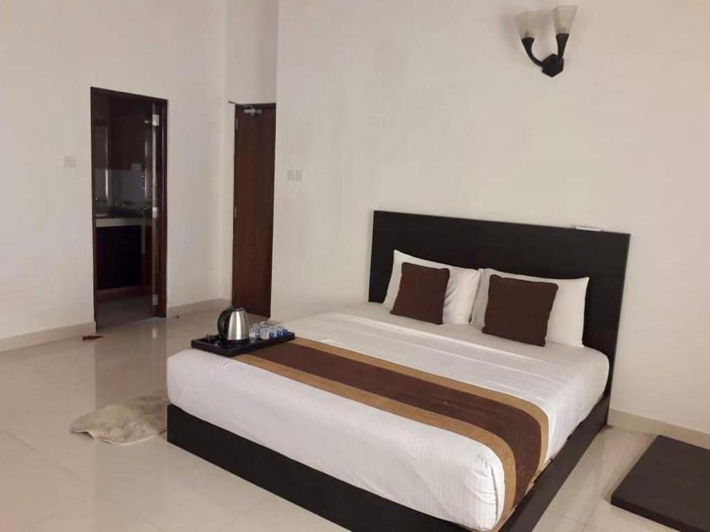 Aradhana Airport Transit Hotel Katunayaka Exterior foto