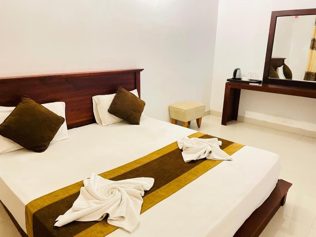 Aradhana Airport Transit Hotel Katunayaka Exterior foto